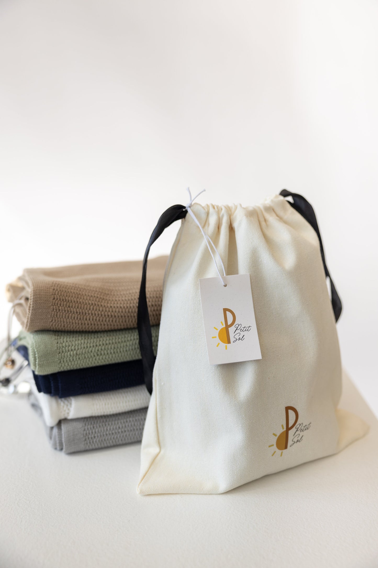 Linen carrying case for easy pack