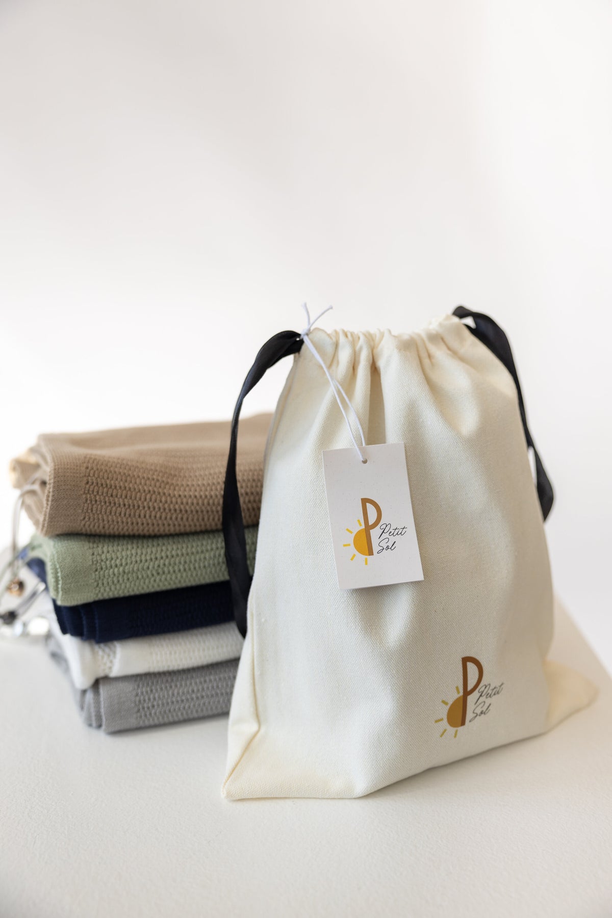 Linen carrying case