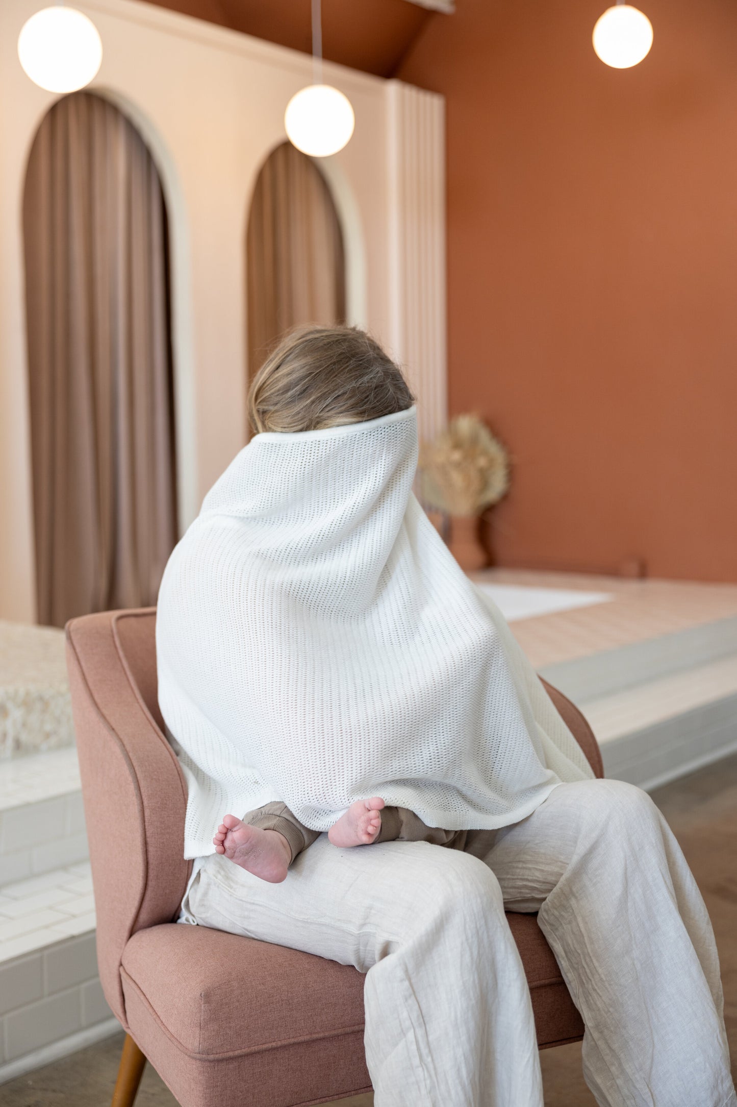 Sol Nursing Cocoon in Ivory